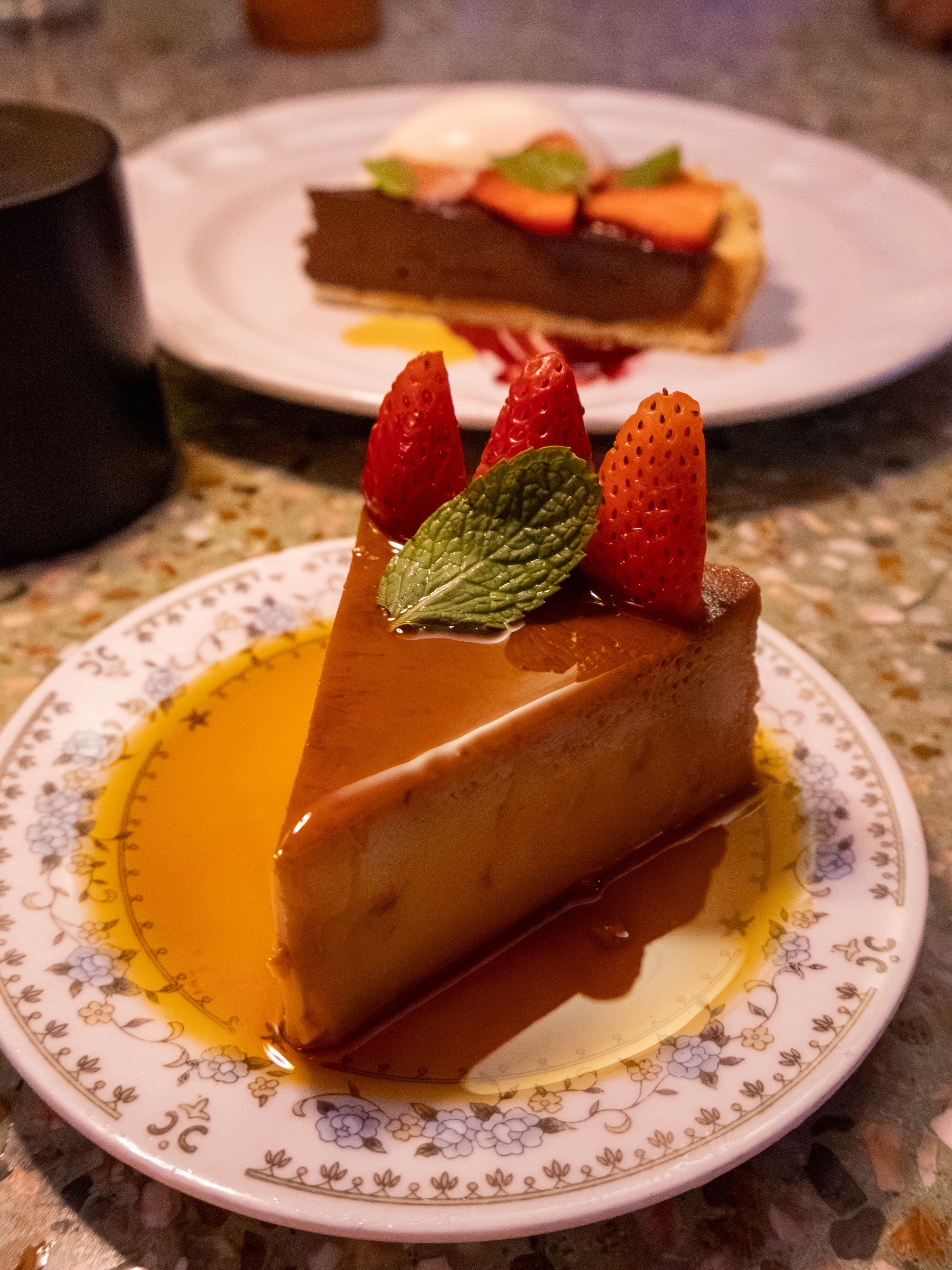 House flan and chocolate pie